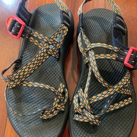 Chaco size 8 women’s Z2 cloud cushioned sandal. Like new- worn 2x. - Picture 4 of 7